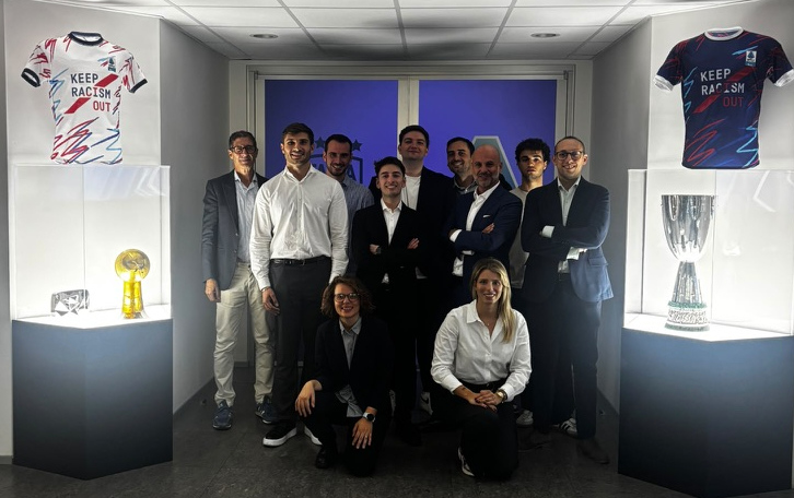 Gli studenti del Certification track 2026 coi docenti di MathandSport all’IBC di Lissone dopo l’incontro coi club e l’esame finale